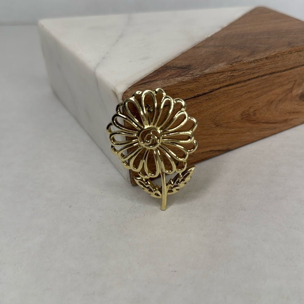 Vintage AJC Gold Tone Openwork Daisy Floral Brooch lot B37